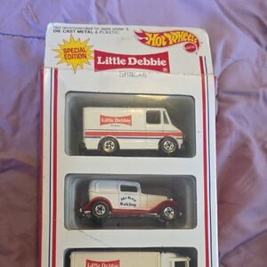 1994 Hot Wheels Little Debbie Snack Truck Set - White and Red